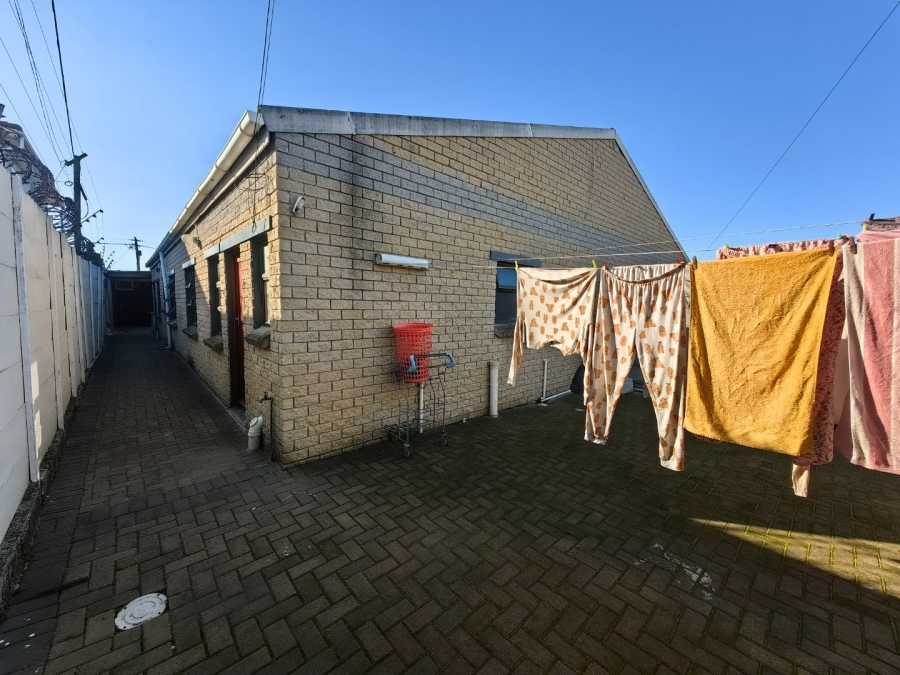 8 Bedroom Property for Sale in Belgravia Western Cape